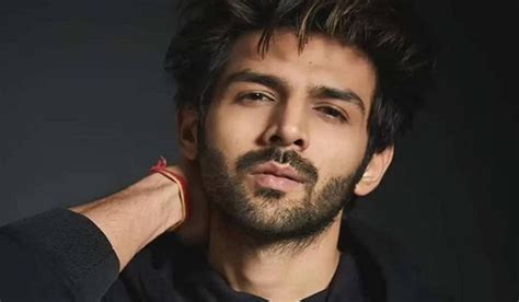  Age and Stature of Kartik Aaryan 