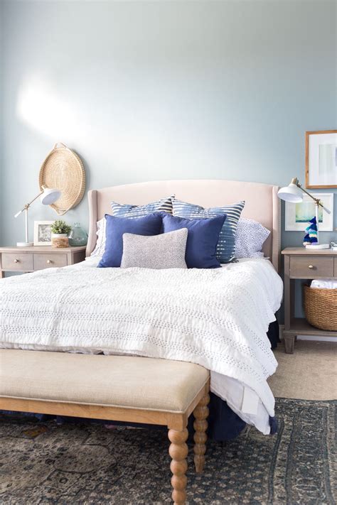  Creating a Serene Retreat with Shades of Blue 