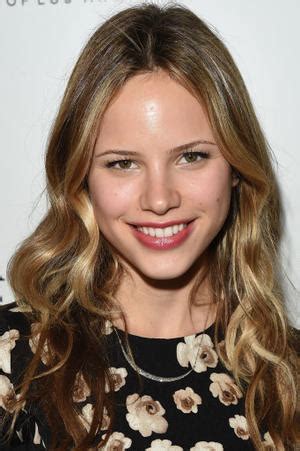  Early Life and Education of Halston Sage 