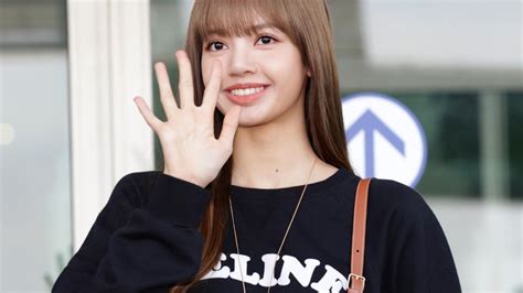  Lisa Manoban Blackpink: Net Worth and Success 