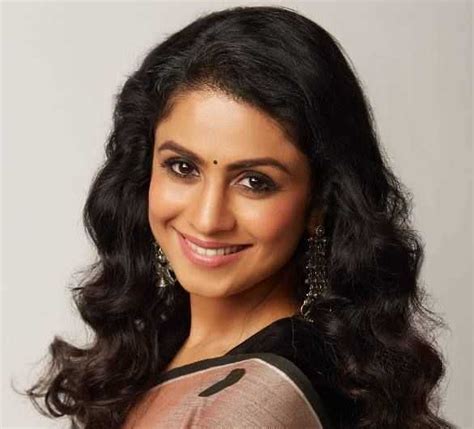  Manasi Parekh's Body Measurements and Figure 