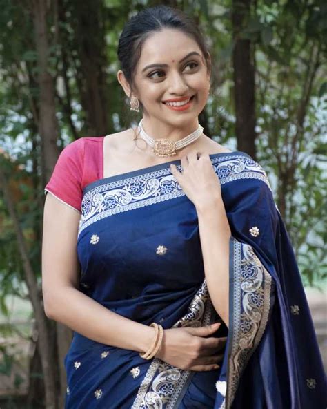  Priya Marathe Biography 