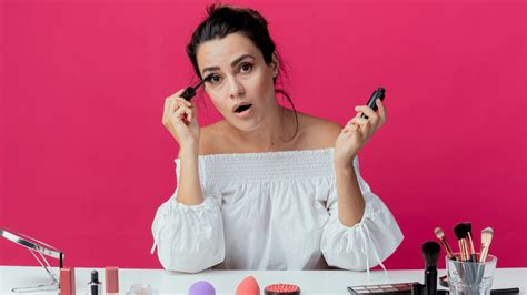  Smudge Solutions: Quick Fixes for Lipstick Mishaps 