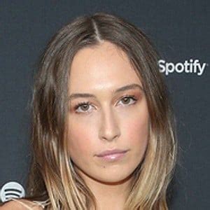 2a. How old is Elsie Hewitt?