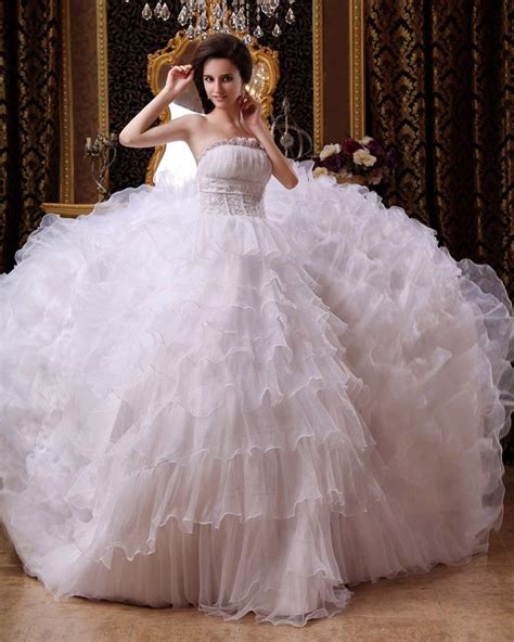 A Symbolic Representation: Reasons behind Dreaming of Enormous Bridal Gowns