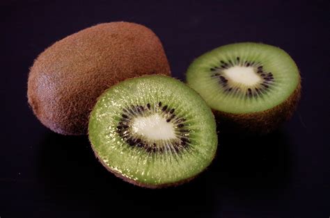 A Taste of the Exotic: Discover the Kiwi Fruit's Unique Flavors