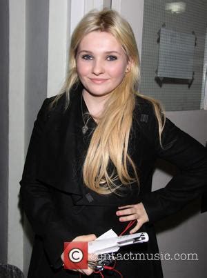 Abigail Breslin - Philanthropy and Charity Work