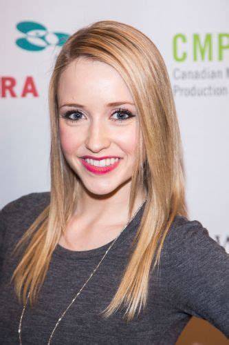 About Emily Tennant's Years and Personal Life