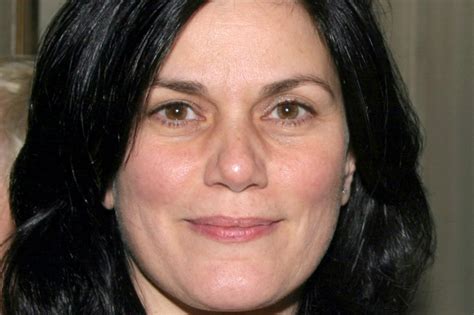 About Linda Fiorentino