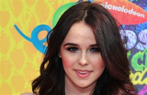 Acacia Brinley's Figure: What's Her Body Shape?