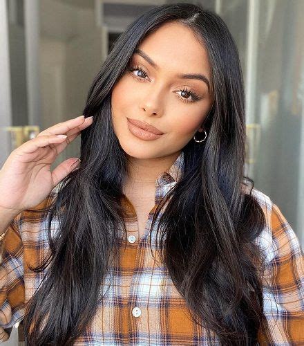 Afshan Azad Height: Learn About it Here