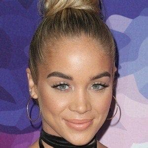 Age: How Old is Jasmine Sanders?