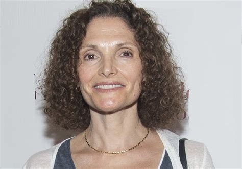 Age and Height of Mary Elizabeth Mastrantonio