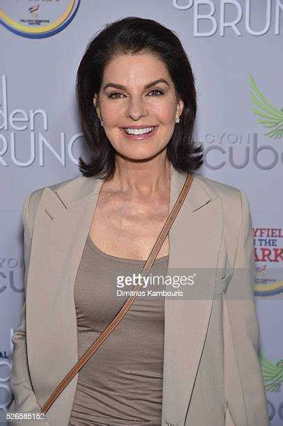 Age and Height of Sela Ann Ward