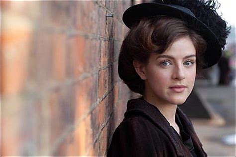 Aisling Loftus: Early Life and Career Beginnings