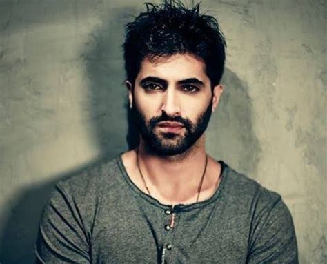 Akshay Oberoi's Acting Style and Versatility