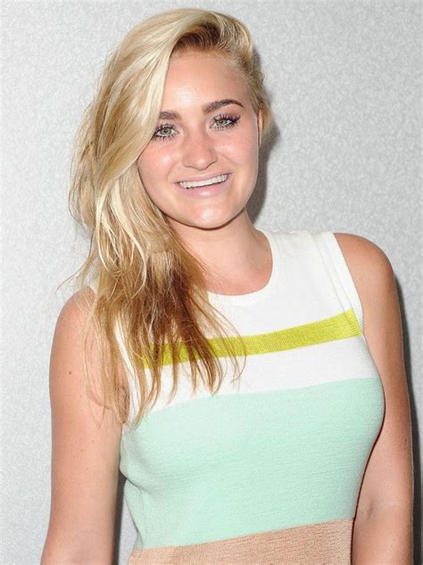 Amanda Michalka's Height, Figure, and Style