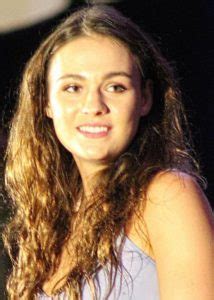 Analysing Sophie Skelton's Social Media Presence