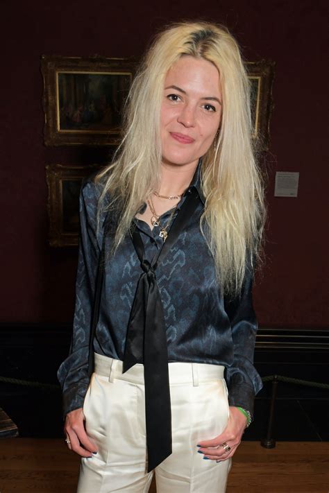 Analyze Alison Mosshart's Physique Numbers