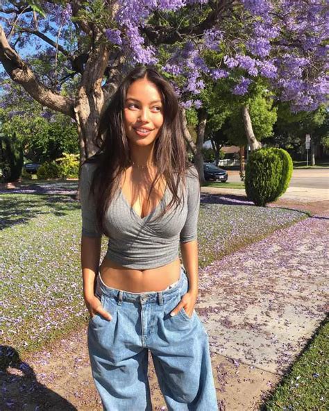 Analyzing Fiona Barron's Physique and Body Measurements