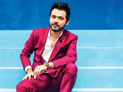 Analyzing Tony Kakkar's Age and Personal Life