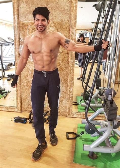 Analyzing Vishal Kotian's Physique and Fitness Regimen