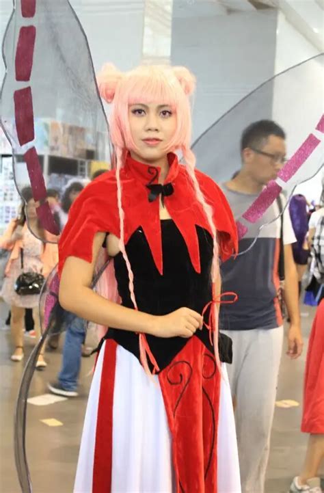 Analyzing the Online Presence and Value of Nakuru Cosplay