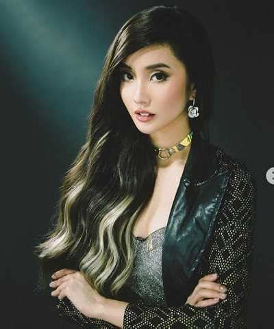 Ashley Gosiengfiao: Early Life and Career