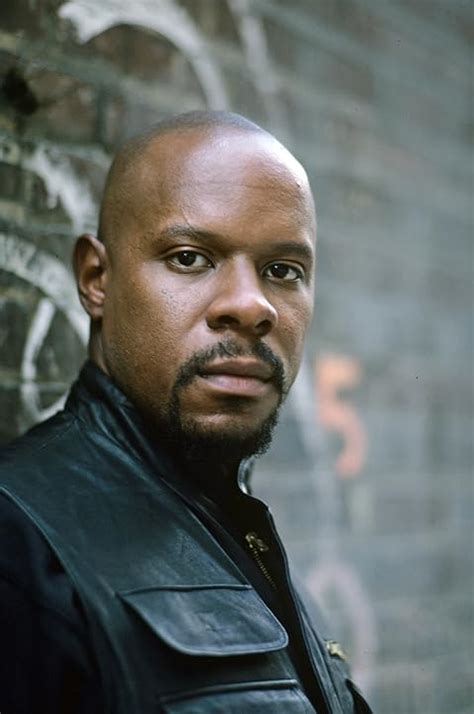 Avery Brooks Biography