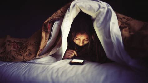 Avoiding Stimulants and Electronic Devices Before Bed