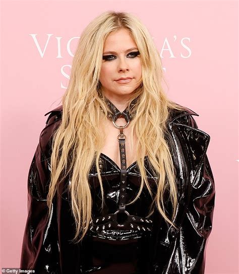 Avril Lavigne's Figure: What Makes Her Stand Out?