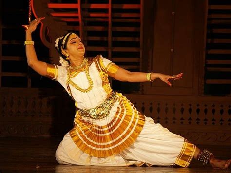 Biography of Mohiniyattam Artist