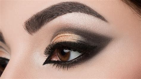 Bold and Beautiful: The Trend of Dramatic Eyebrows