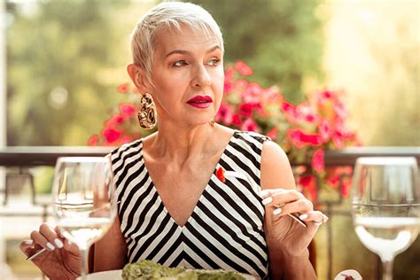 Boosting Confidence: The Empowering Effect of Dining Alone