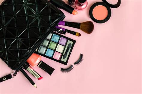 Building Your Makeup Kit: Essential Products for Every Beauty Enthusiast