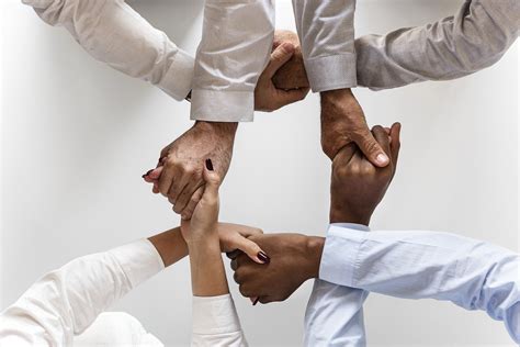 Building strong networks: establishing connections for achieving recognition