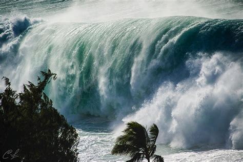 Capturing the Astonishing Power of Enormous Swells