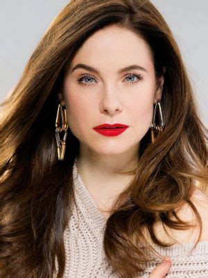 Caroline Dhavernas: Body Measurements and Fitness Routine