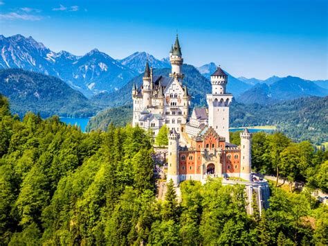 Castle Tourism: Discover the World's Most Captivating Fortresses