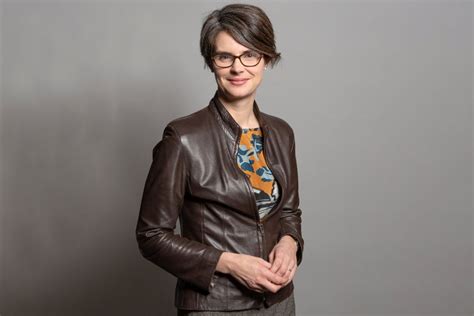 Chloe Smith's height and fashion sense