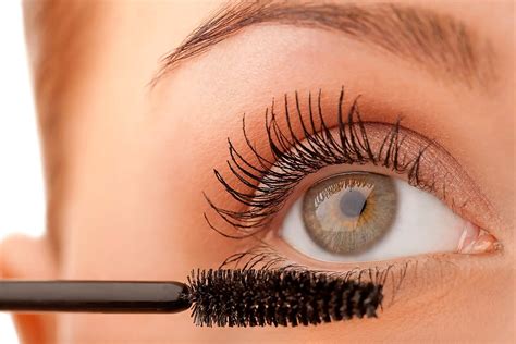 Choosing the Ideal Mascara Products for your Desired Eyelash Look