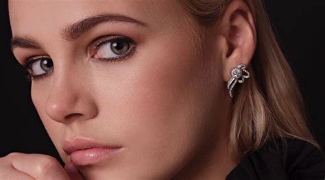 Choosing the Perfect Earrings for Your Face Shape