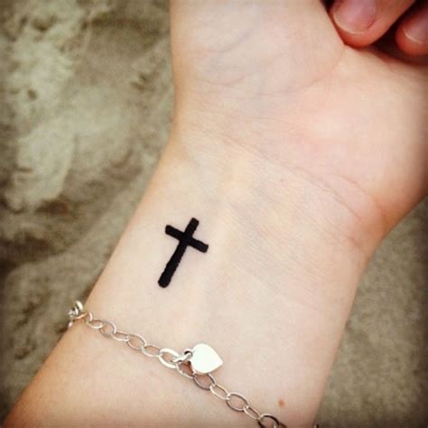 Choosing the Perfect Placement for Your Cross Tattoo: Enhancing Body Art