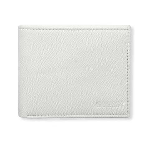 Choosing the Right White Wallet for Your Signature Style