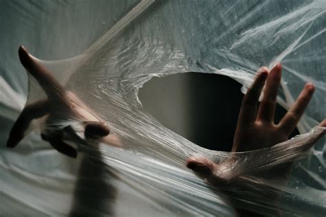 Claustrophobic Nightmares: Understanding the Fear of Confinement