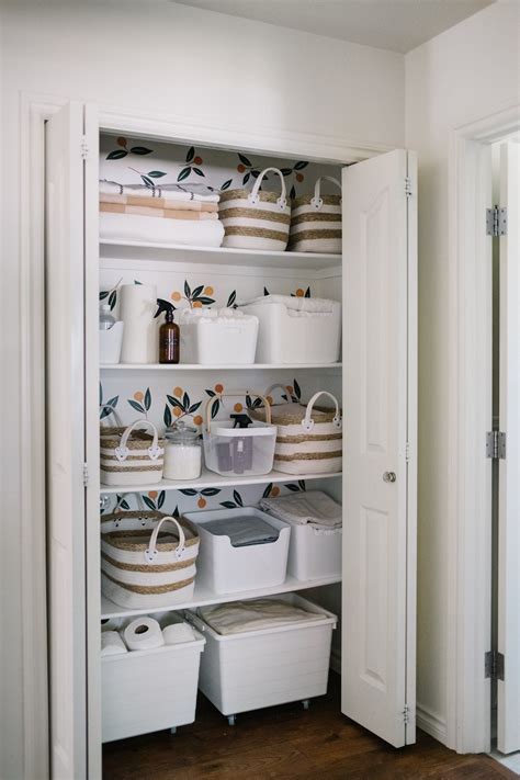 Cleaning and Maintaining Your Linen Closet: Tips for Long-Term Organization