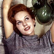 Colleen Farrington: Height and Physical Appearance