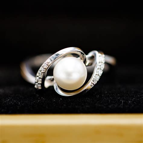 Combining Pearls with Other Gemstones in Engagement Rings