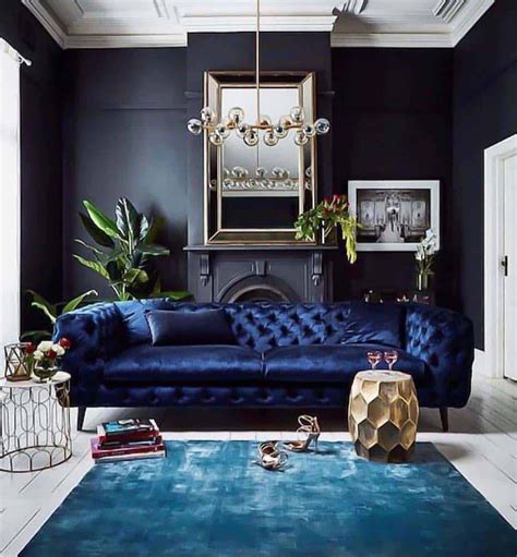 Creating Drama: How Black Walls Elevate a Room's Ambiance