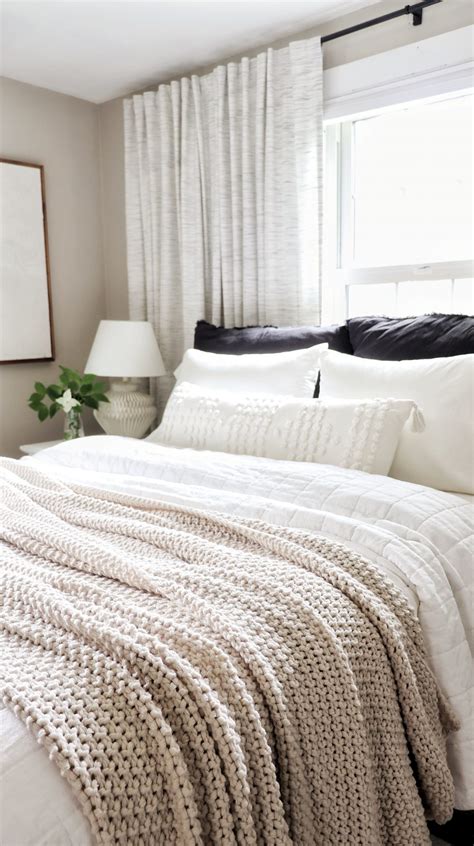 Creating a Cozy Oasis: How to Layer Your White Bedding for Added Comfort